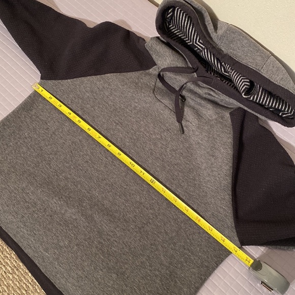 Under Armour Coolgear infared hooded pullover sweatshirt Grey & Black size XS - Picture 11 of 12